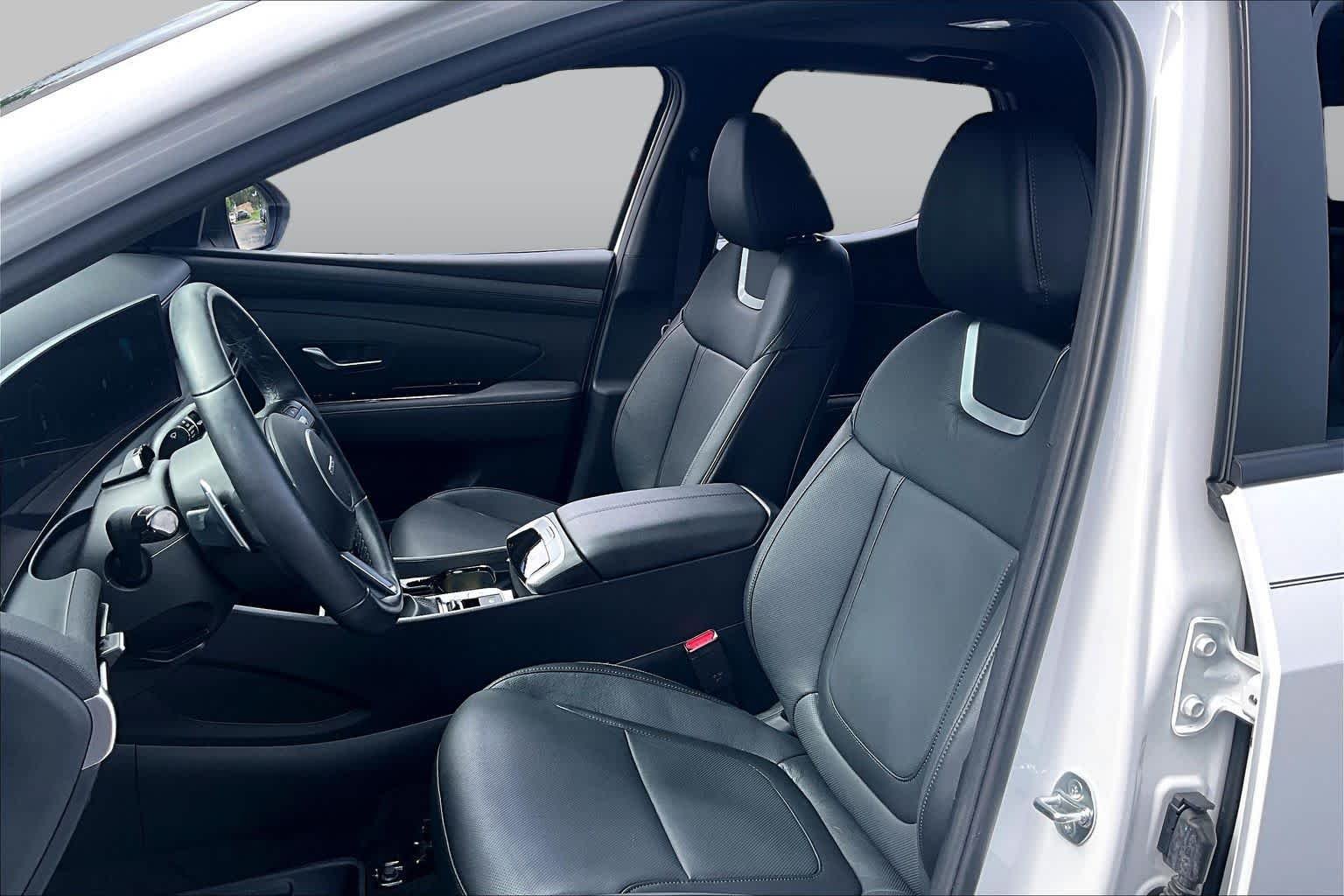 Used 2025 Atlas White Hyundai Limited image 8