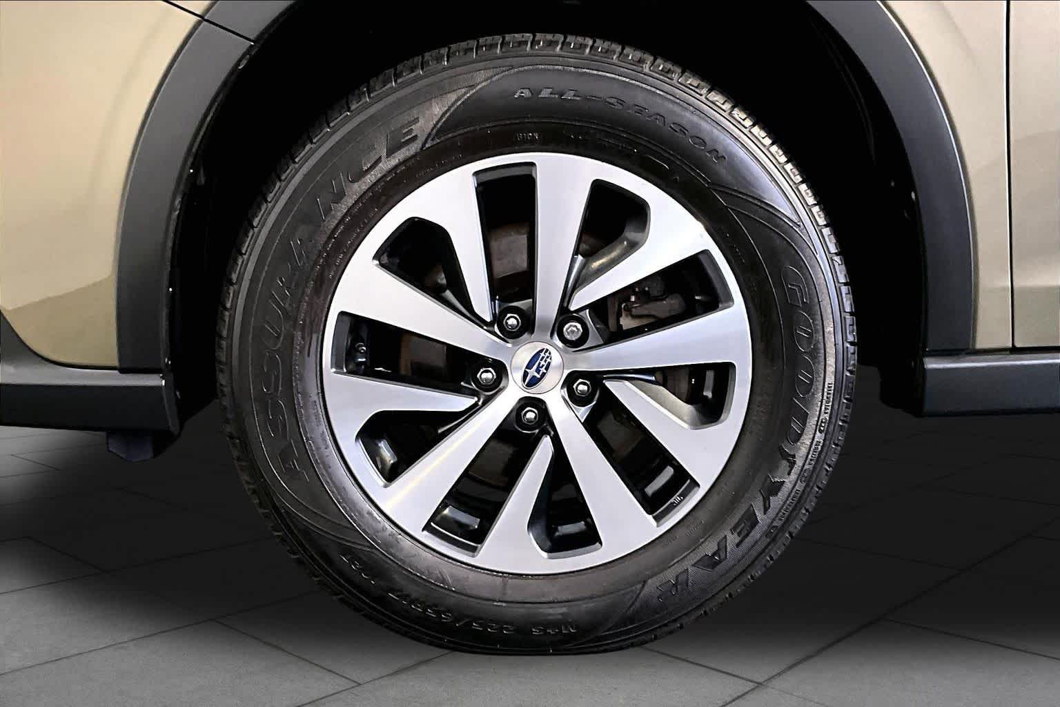 Used 2022 Autumn Green Metallic Subaru Premium image 11
