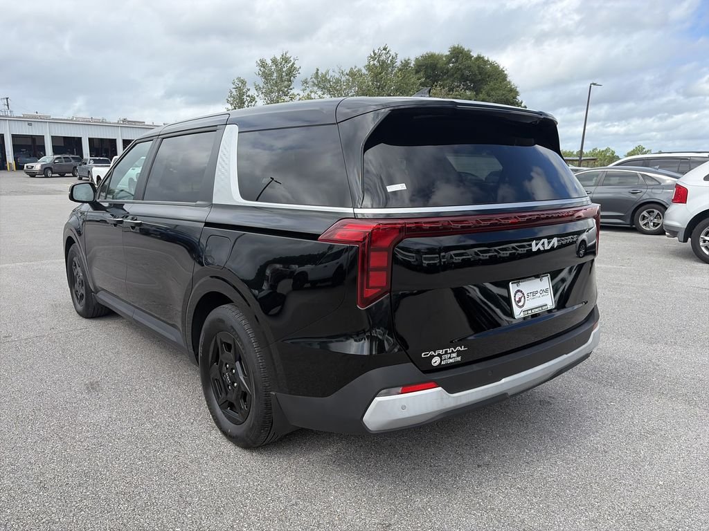Used 2025 Aurora Black Pearl Kia LXS image 5