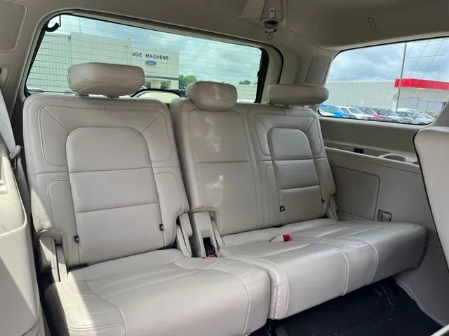 Used 2020 White Lincoln Reserve image 25