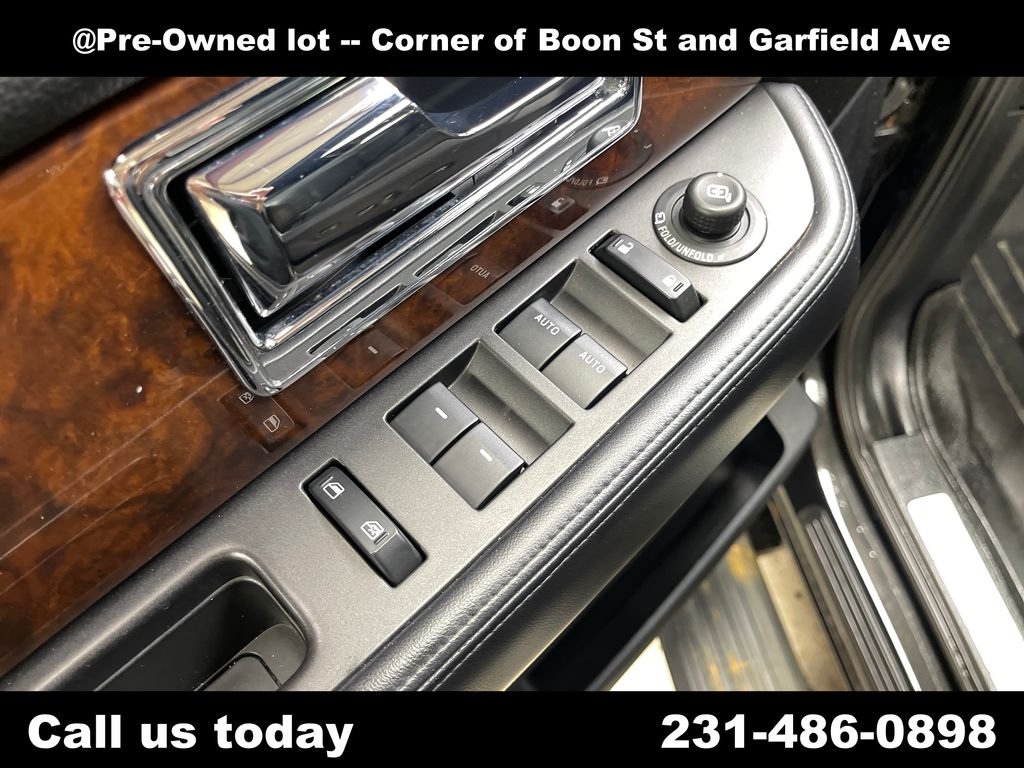 Used 2015 Black Lincoln Base image 16