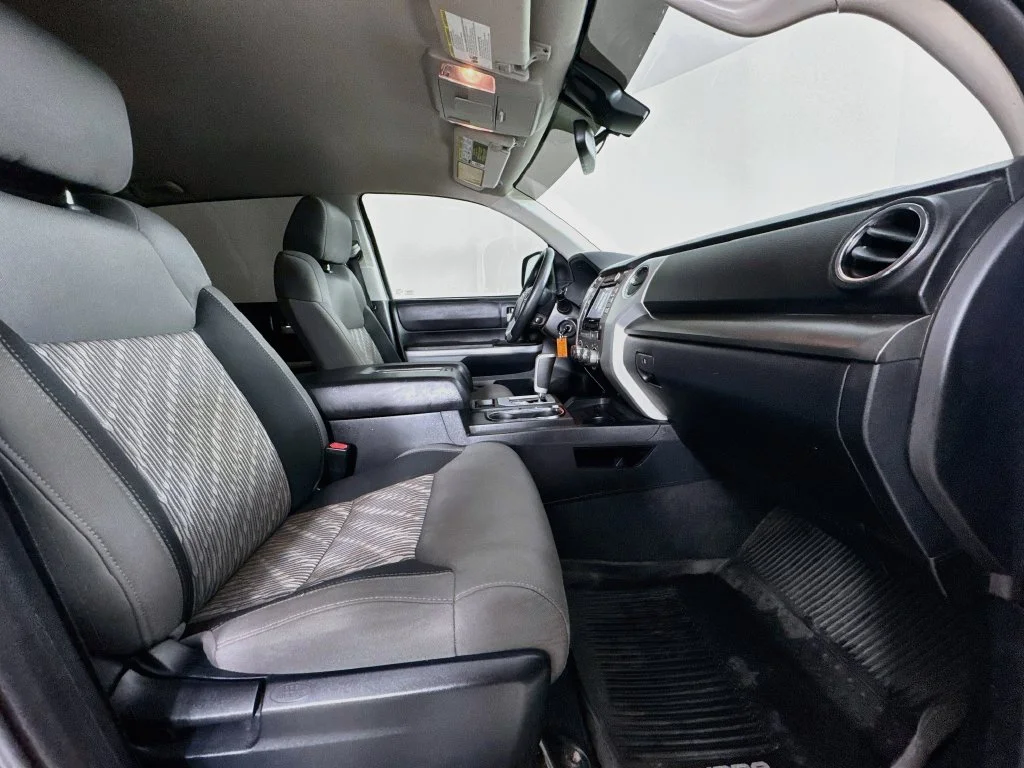 Used 2018 Black Toyota SR5 image 31