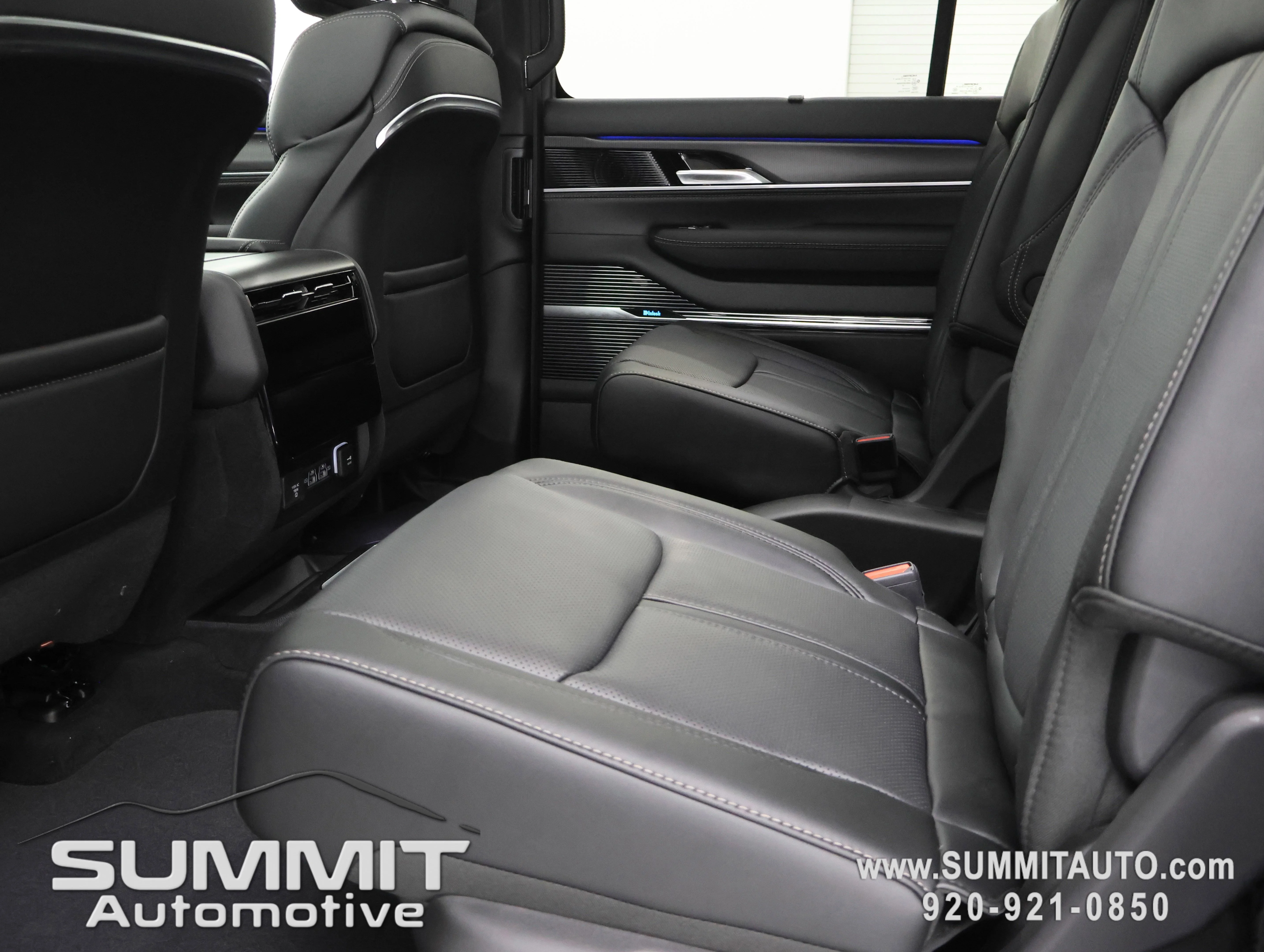 New 2026 Silver-Zynith Exterior Paint Jeep Summit Obsidian image 41
