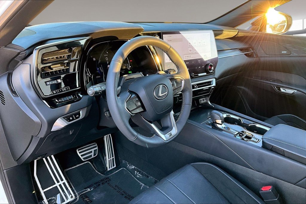 Used 2023 Ultra White Lexus 500h F SPORT Performance image 15