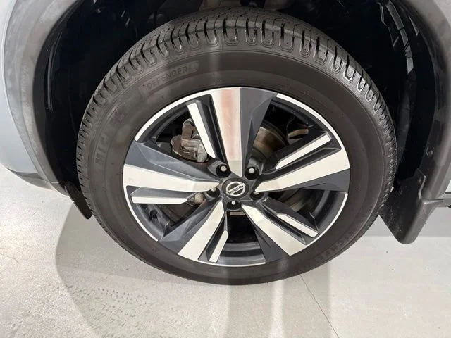 Used 2021 Gray Nissan SL image 5