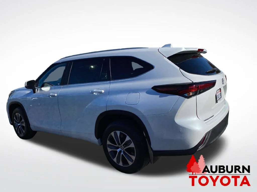 Used 2024 Wind Chill Pearl Toyota XLE image 7