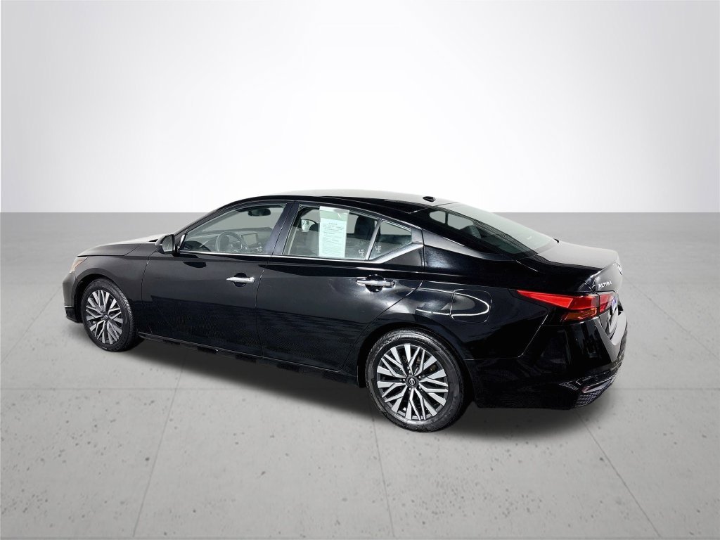 Used 2024 Super Black Nissan 2.5 SV image 8