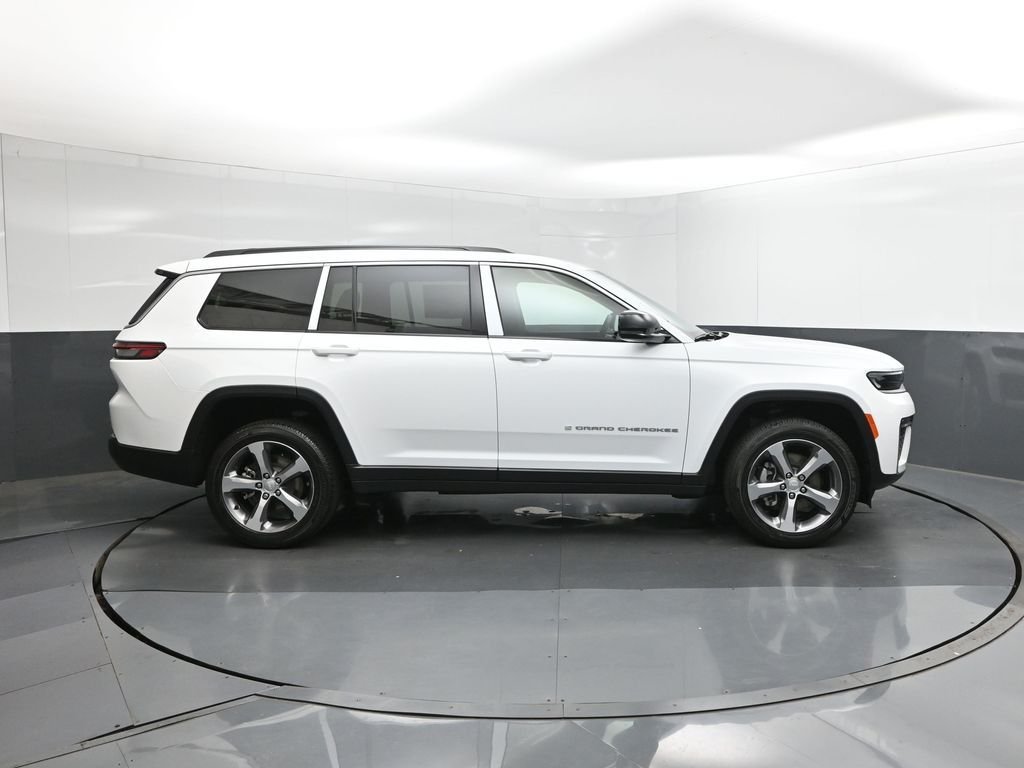 New 2026 Bright White Clear-Coat Exterior Paint Jeep Limited image 15