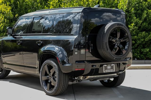 New 2026 Santorini Black Land Rover X-Dynamic SE image 15