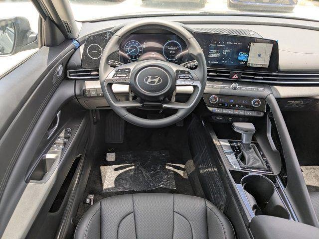 2025 Hyundai Elantra Limited - Photo 38