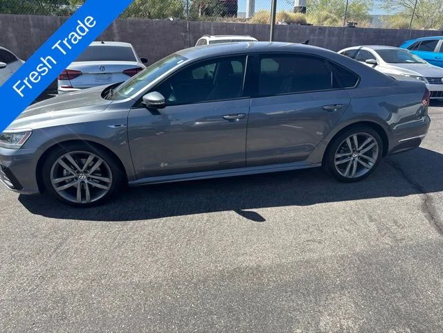 2018 Volkswagen Passat 2.0T R-Line Auto's photo