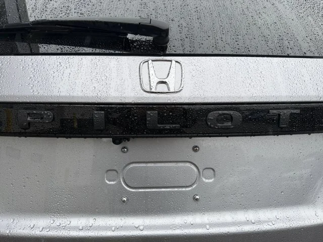 Certified Used 2025 Silver Honda Elite image 88