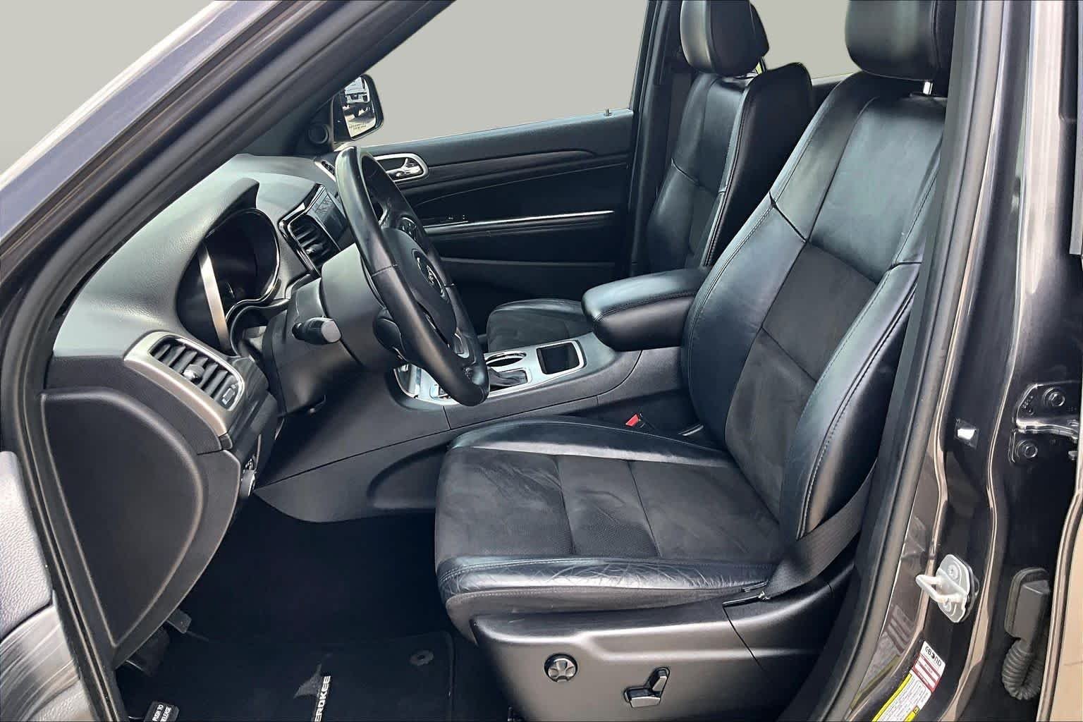 Used 2019 Granite Crystal Metallic Clearcoat Jeep Altitude image 8