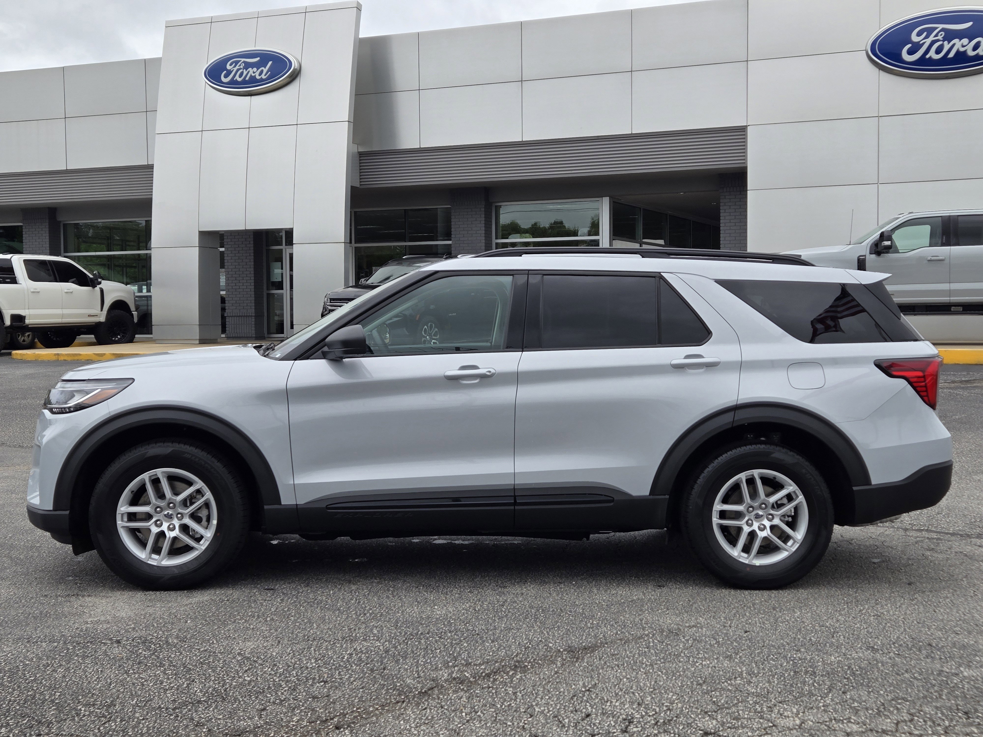 New 2026 Space White Metallic FORD Active image 13