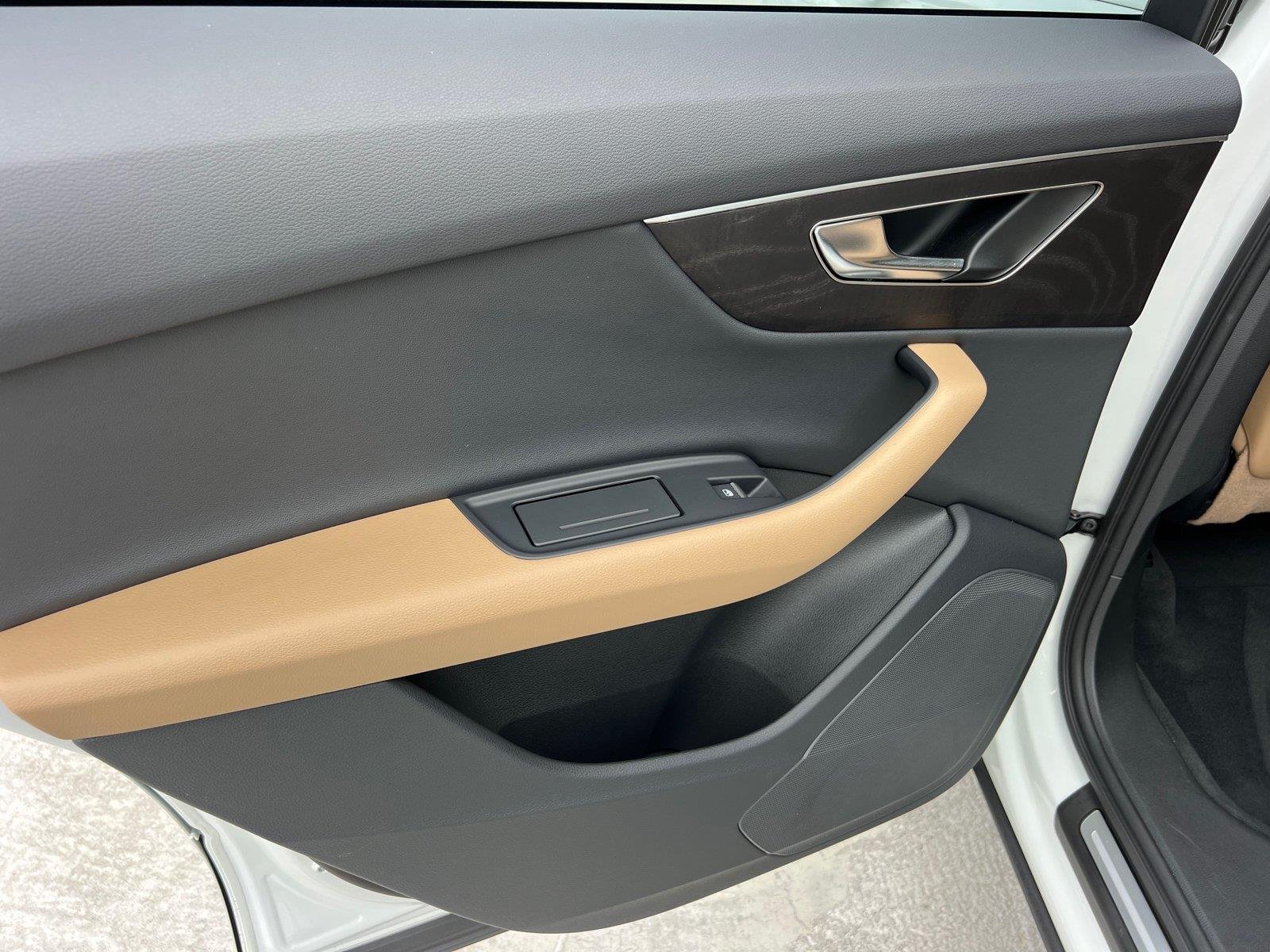 Used 2025 Carrara White Audi Premium image 22