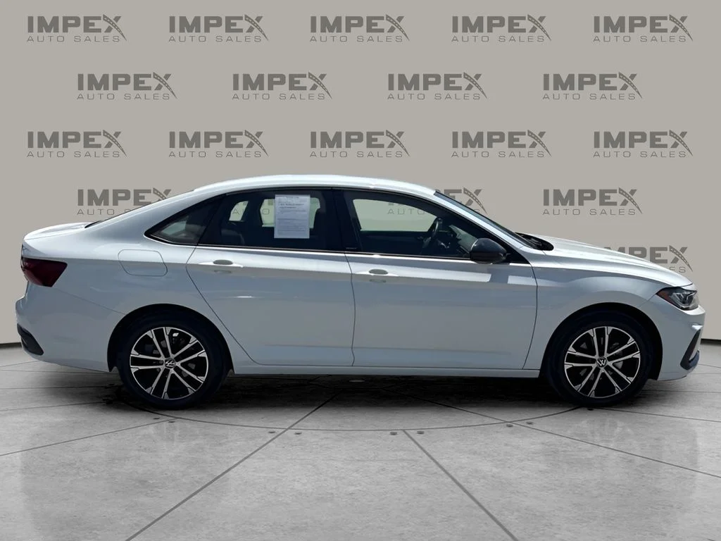 Used 2025 White Volkswagen 1.5T Sport image 6