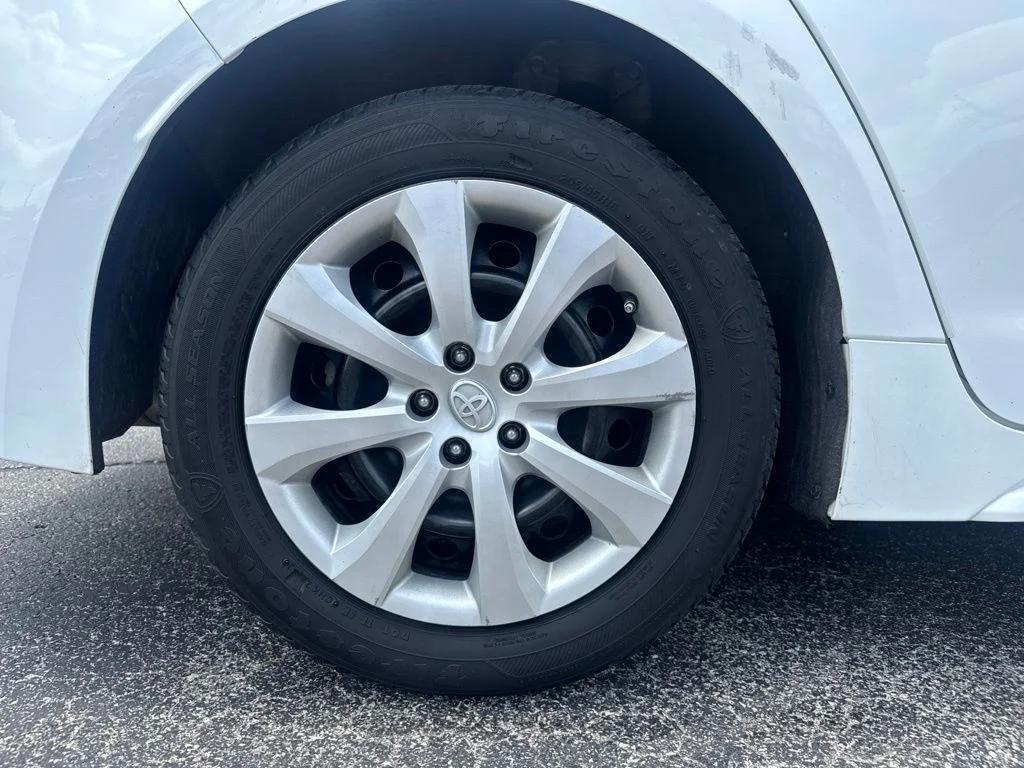 Used 2022 White Toyota LE image 10