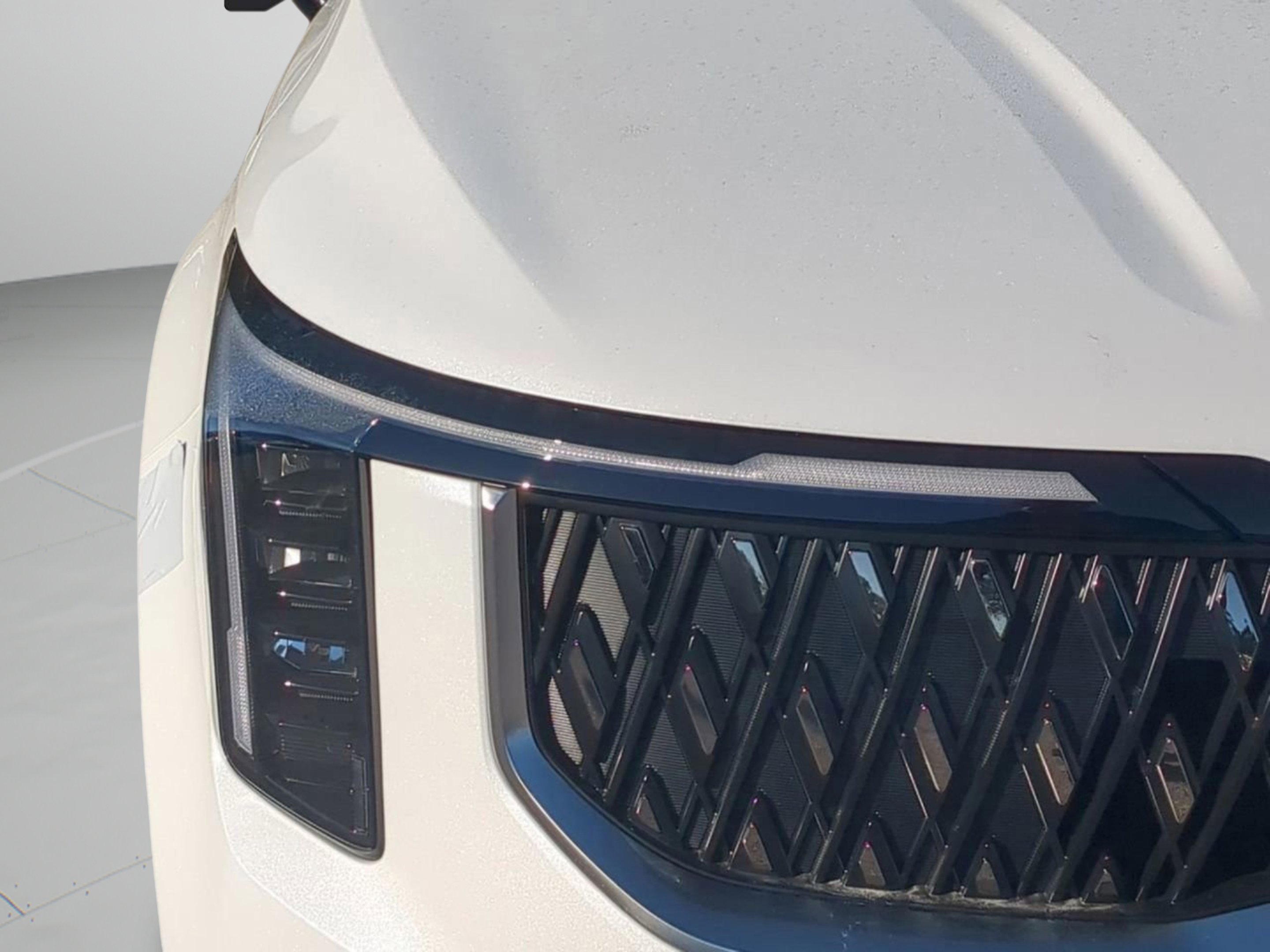 New 2026 Snow White Pearl Kia LXS image 11