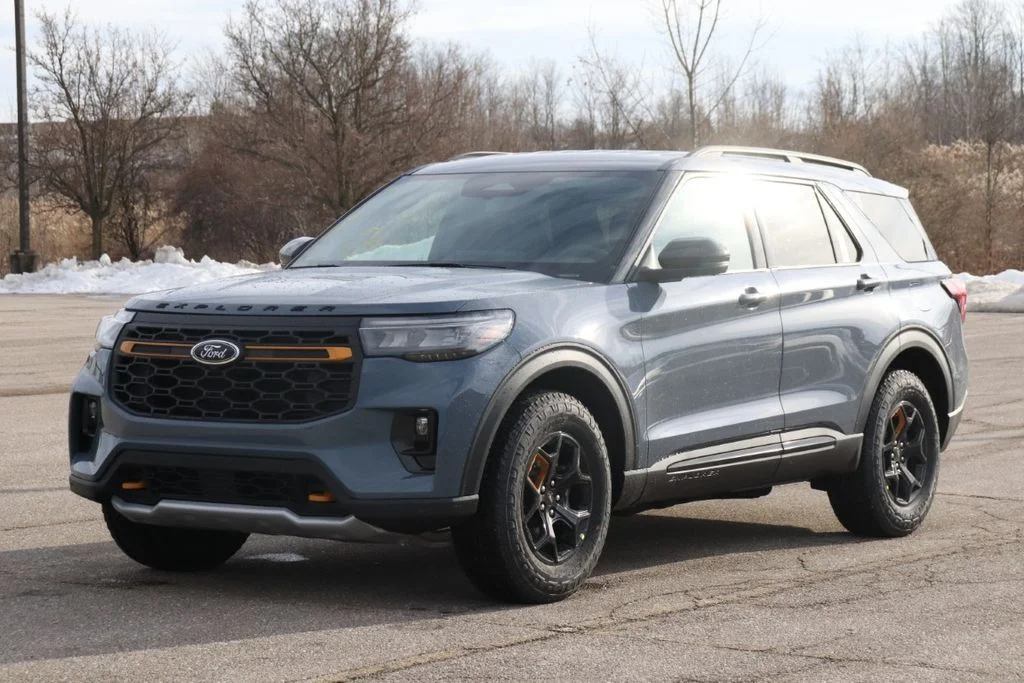 New 2026 Vapor Blue Metallic Ford Tremor® image 4