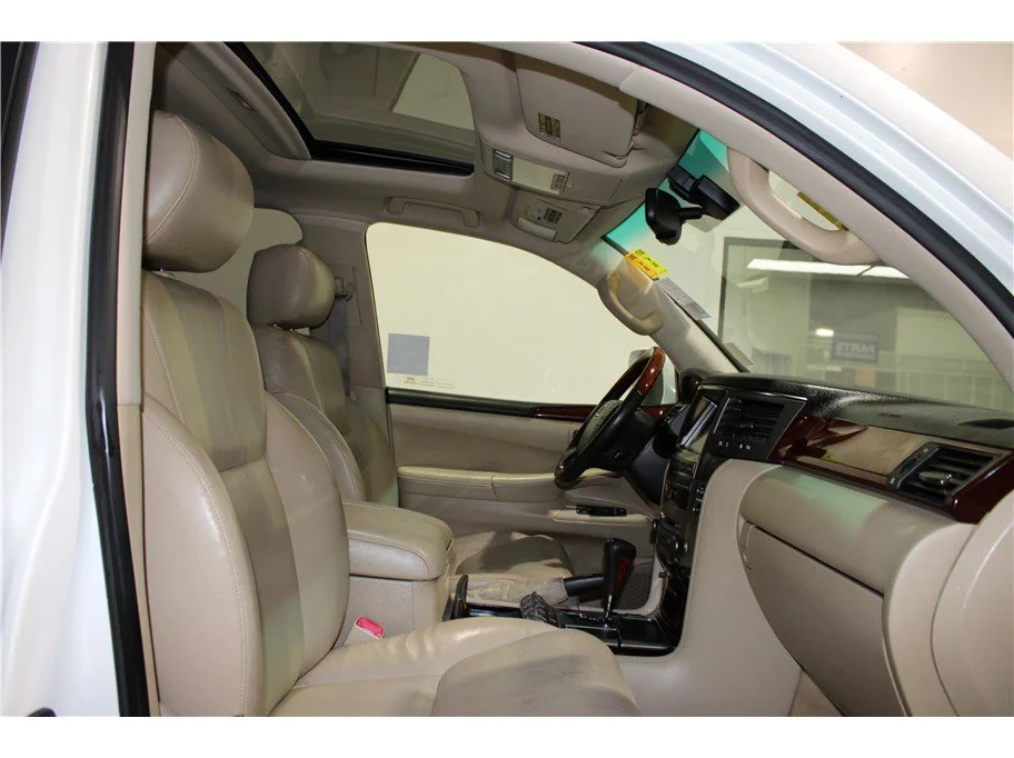 2011 Lexus LX 570 - Photo 28