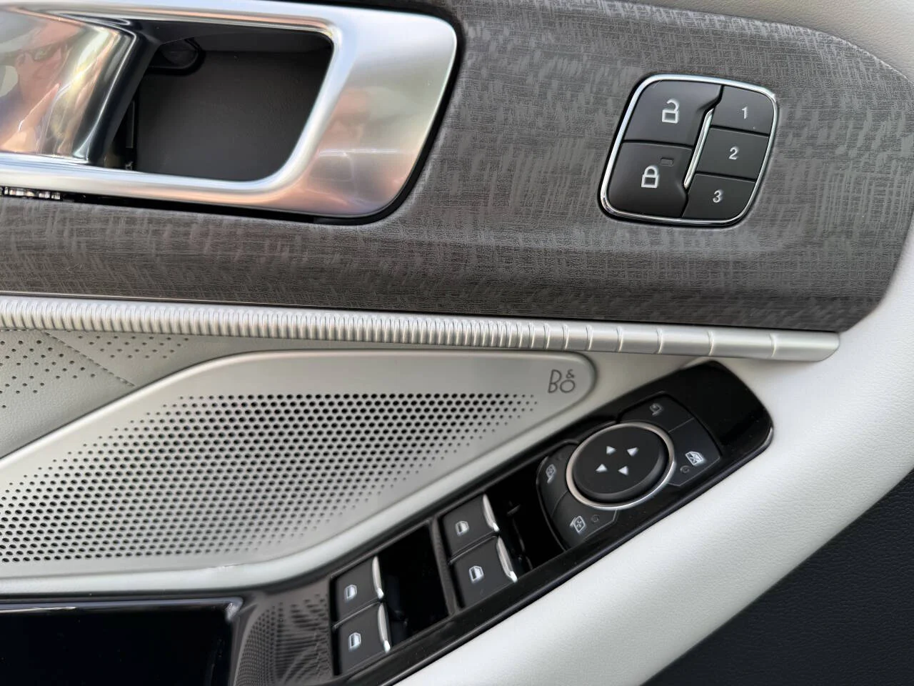 New 2026 Space White Metallic Ford Platinum™ image 27