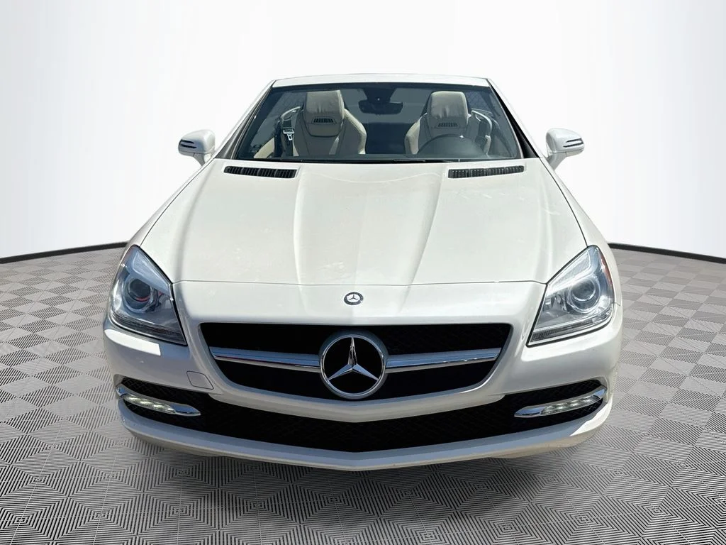 Used 2014  Mercedes-Benz SLK 250 image 2