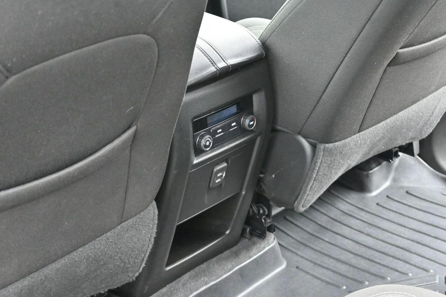 Used 2023 Mosaic Black Metallic Chevrolet LT Cloth image 27