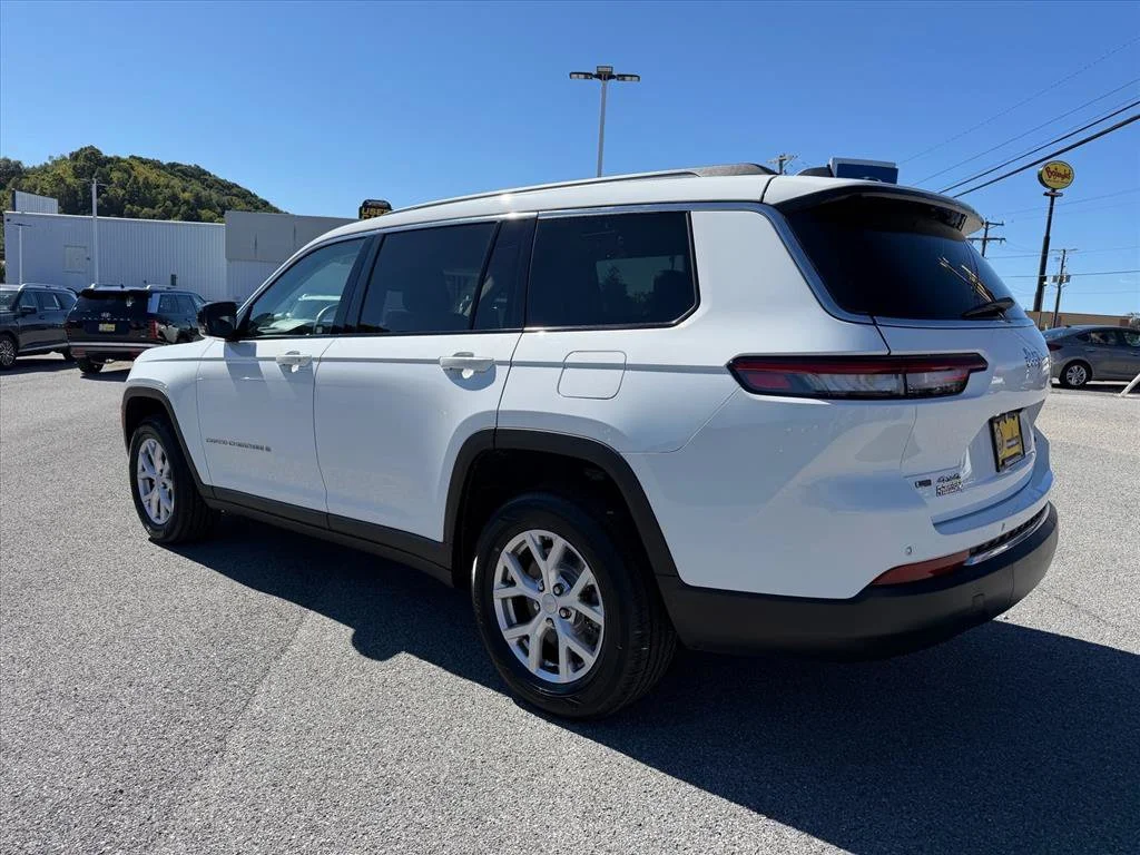 Used 2022 White Jeep Limited image 5