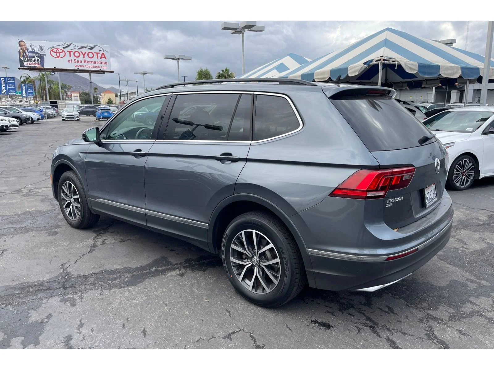 Used 2020 Platinum Gray Metallic Volkswagen SE image 3