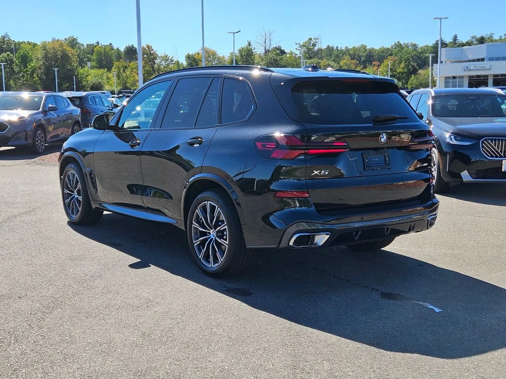 Used 2026 Black Sapphire Metallic BMW xDrive40i image 5