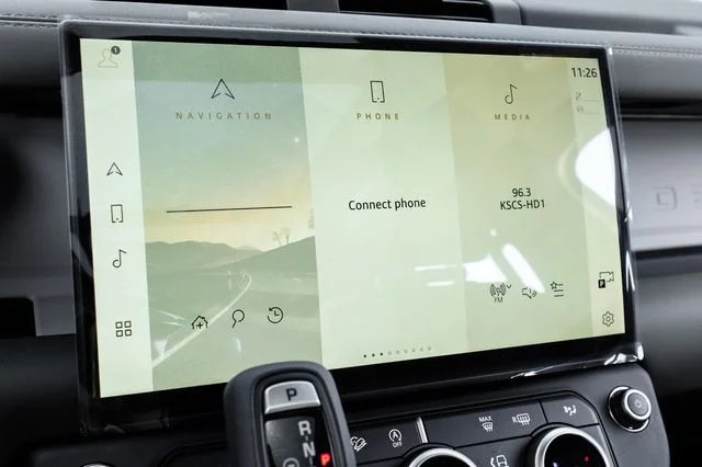 New 2026 White Land Rover X-Dynamic SE image 34