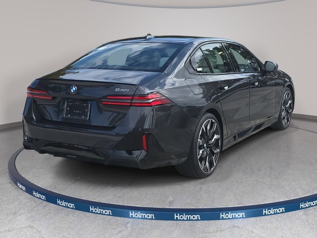 Used 2026 Dark Graphite Metallic BMW 530i image 4