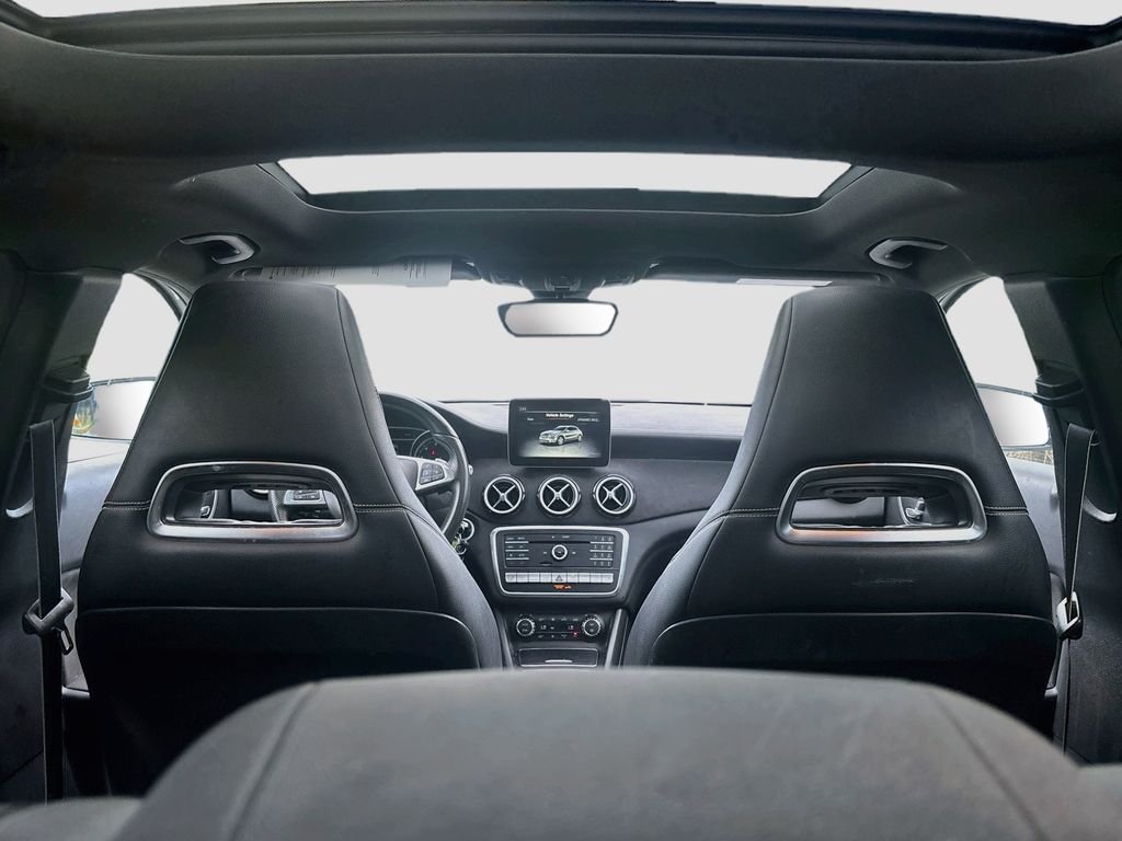 Used 2018  Mercedes-Benz GLA 250 image 15