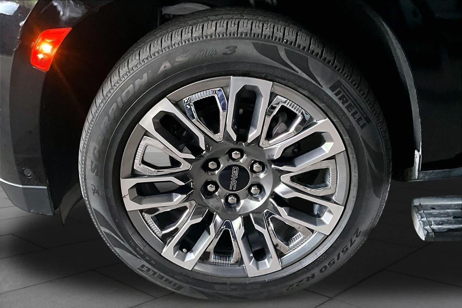 Used 2023 Onyx Black GMC Denali Ultimate image 19