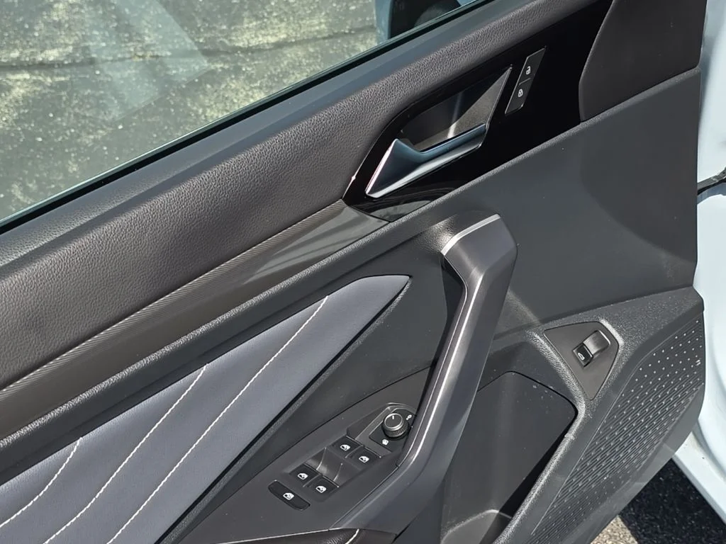 2025 Volkswagen Jetta SEL - Photo 8
