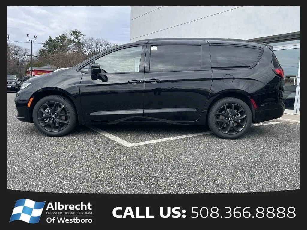 New 2026 Diamond Black Crystal Pearl-Coat Exterior Paint Chrysler Limited image 2