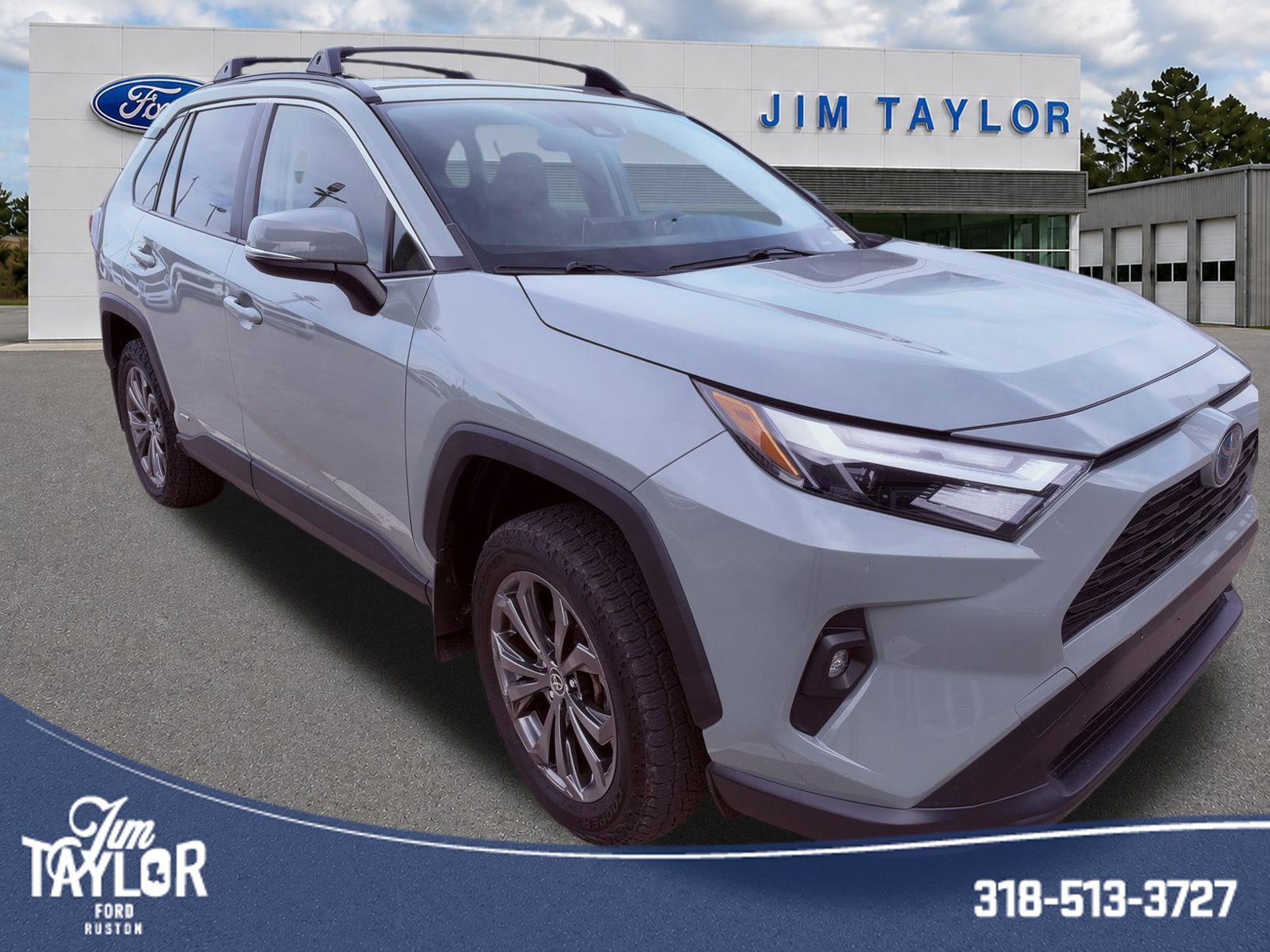 Used 2023 Green Toyota XLE Premium image 3