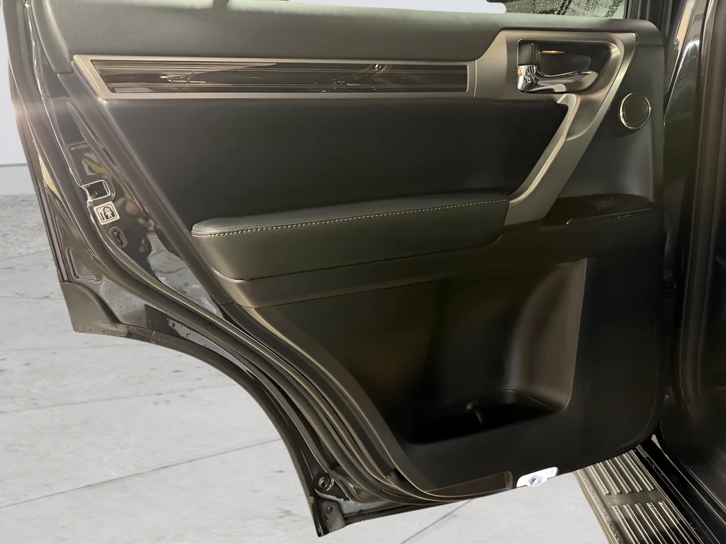 Used 2023 Black Lexus 460 image 20