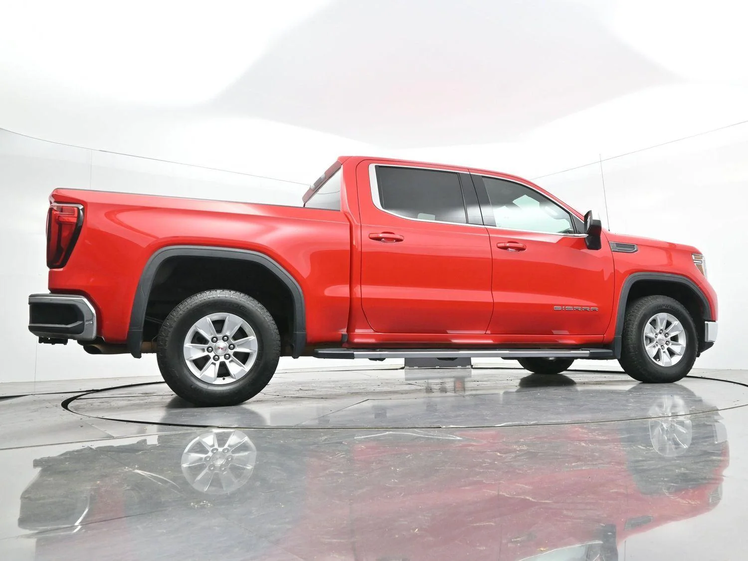 Used 2022 Cardinal Red GMC SLE image 49