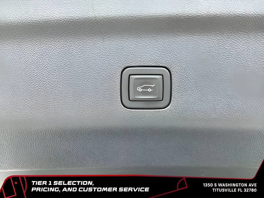 Used 2024 Summit White GMC Denali image 13