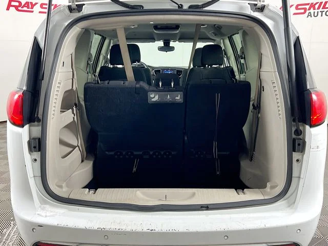 Used 2018 White Chrysler Touring Plus image 24
