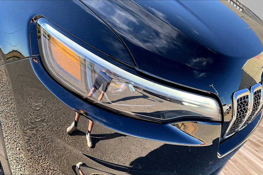 Used 2022 Black Jeep Latitude Lux image 27