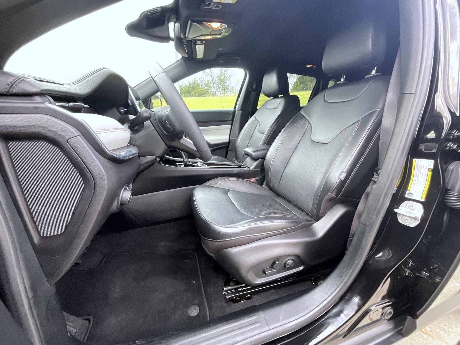 Used 2023 Black Jeep Limited image 11