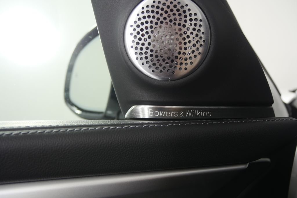 Used 2026 Mineral White Metallic BMW Label image 9