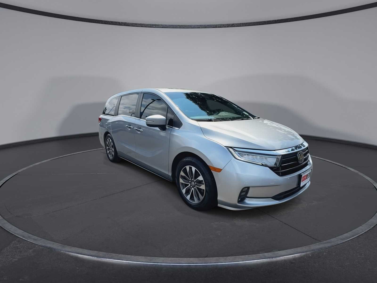 Certified Used 2024 Lunar Silver Metallic Honda EX-L image 2