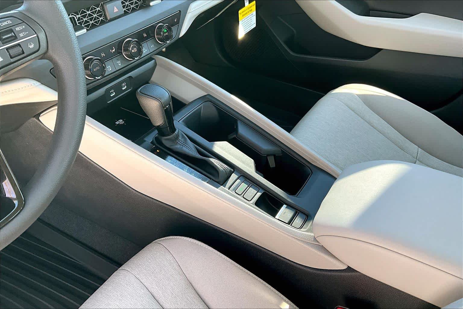 New 2026 Platinum White Pearl Honda SE image 7