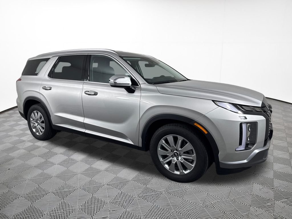 Certified Used 2025 Silver Hyundai SEL image 5