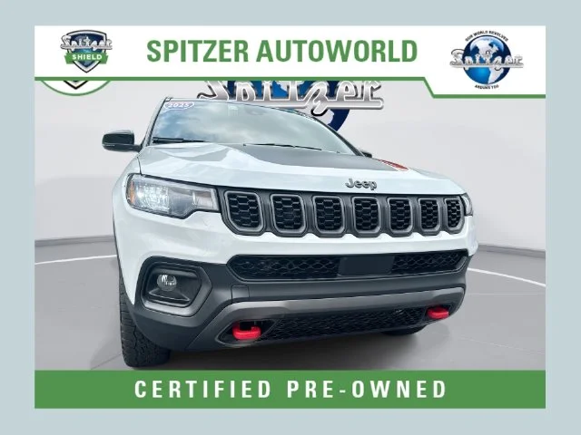 Used 2025 White Jeep Trailhawk image 1