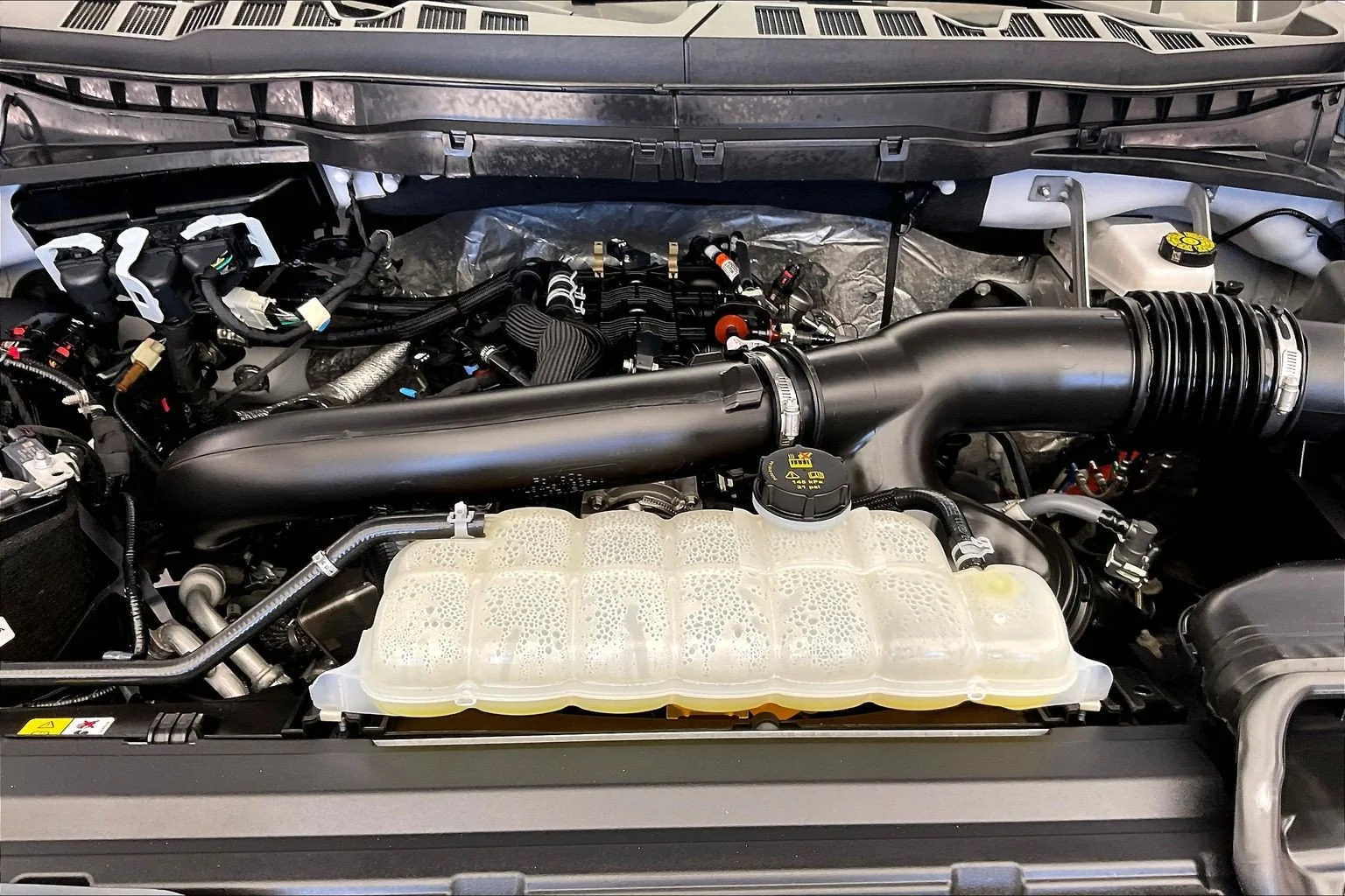 Used 2025 Oxford White Ford Tremor image 9