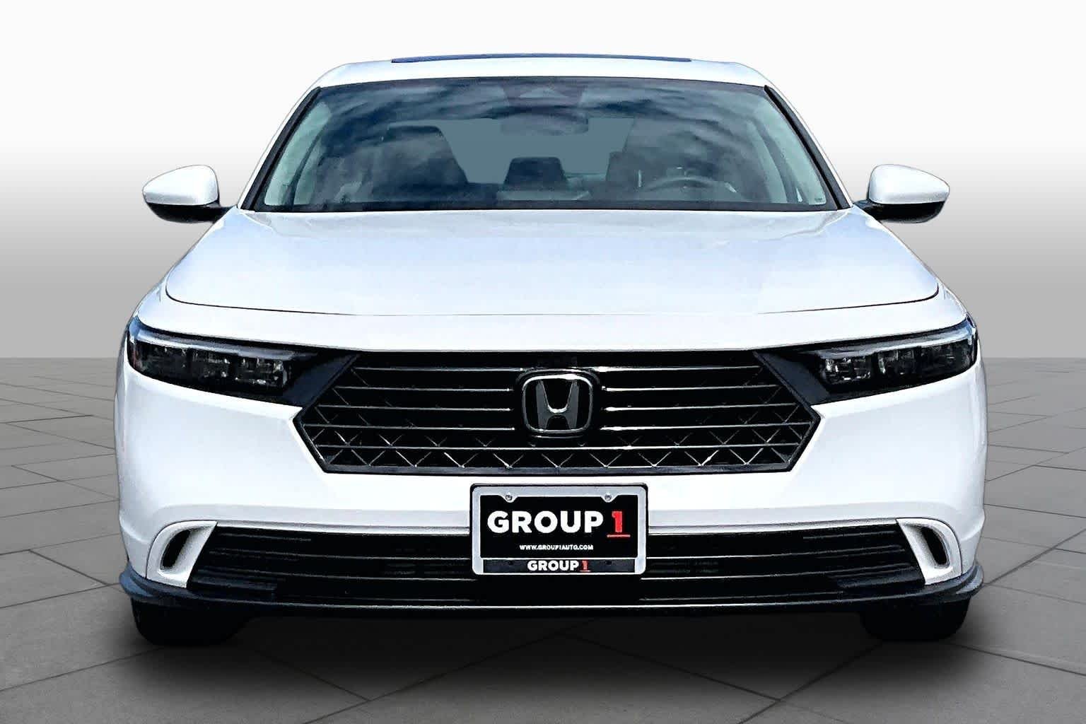 Used 2024 Platinum White Pearl Honda EX image 4